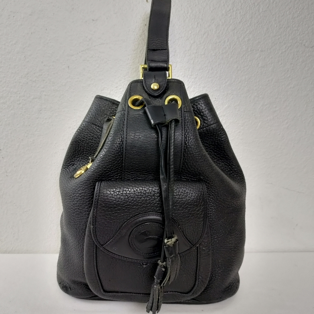 Vntg Dooney & Bourke Large Black AWL Pebbled Sling Bag